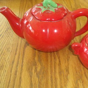 Pantry Parade tomato teapot and sugar bowl
